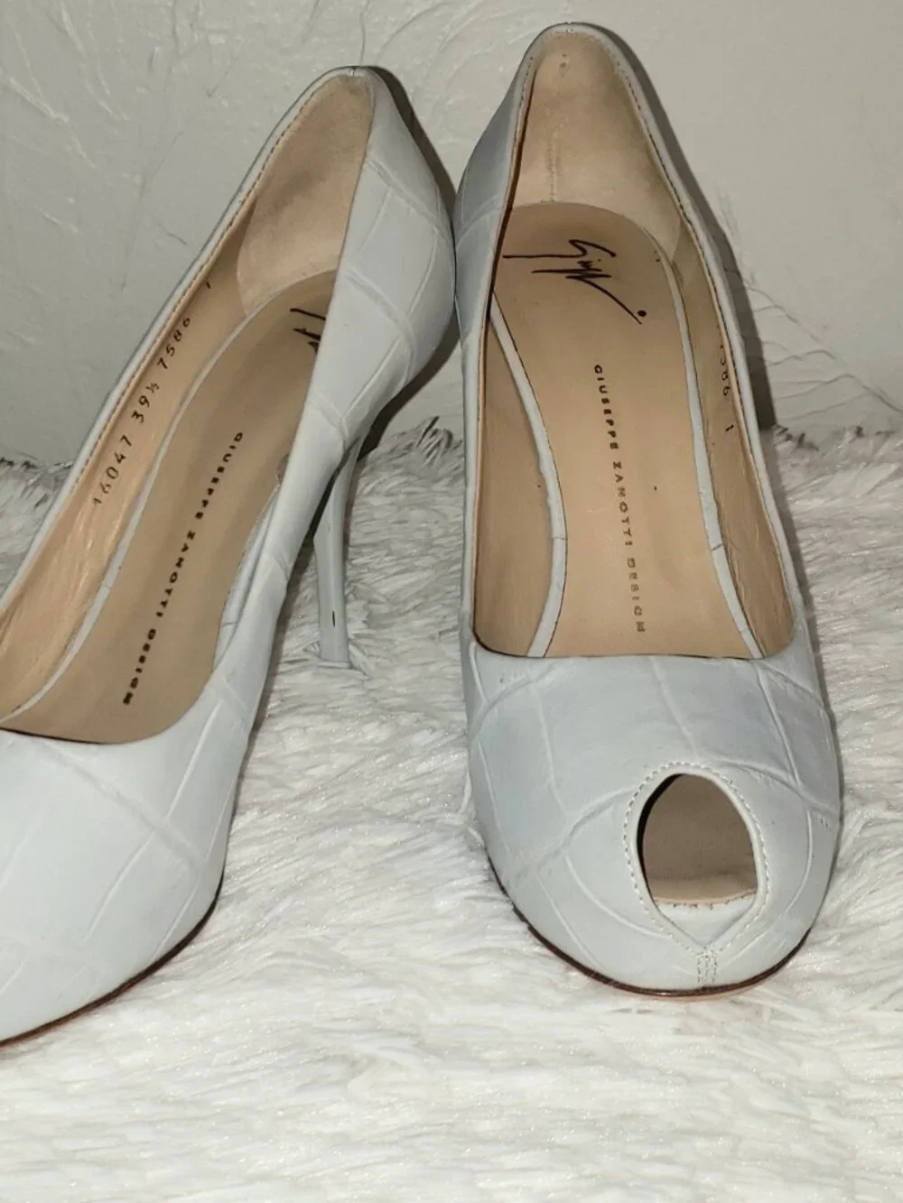Guiseppe Zanotti Crocodile Platform Pumps Heels Grey 🤍 RETAIL $975- 🤍